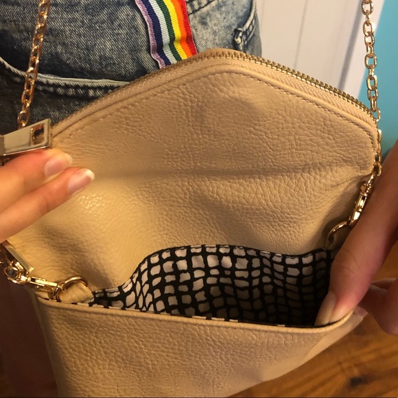 Small tan clutch on gold chain - Picture 2 of 3